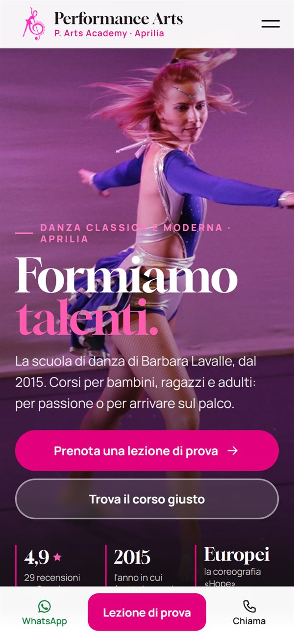 Il sito della scuola di danza Performance Arts su telefono